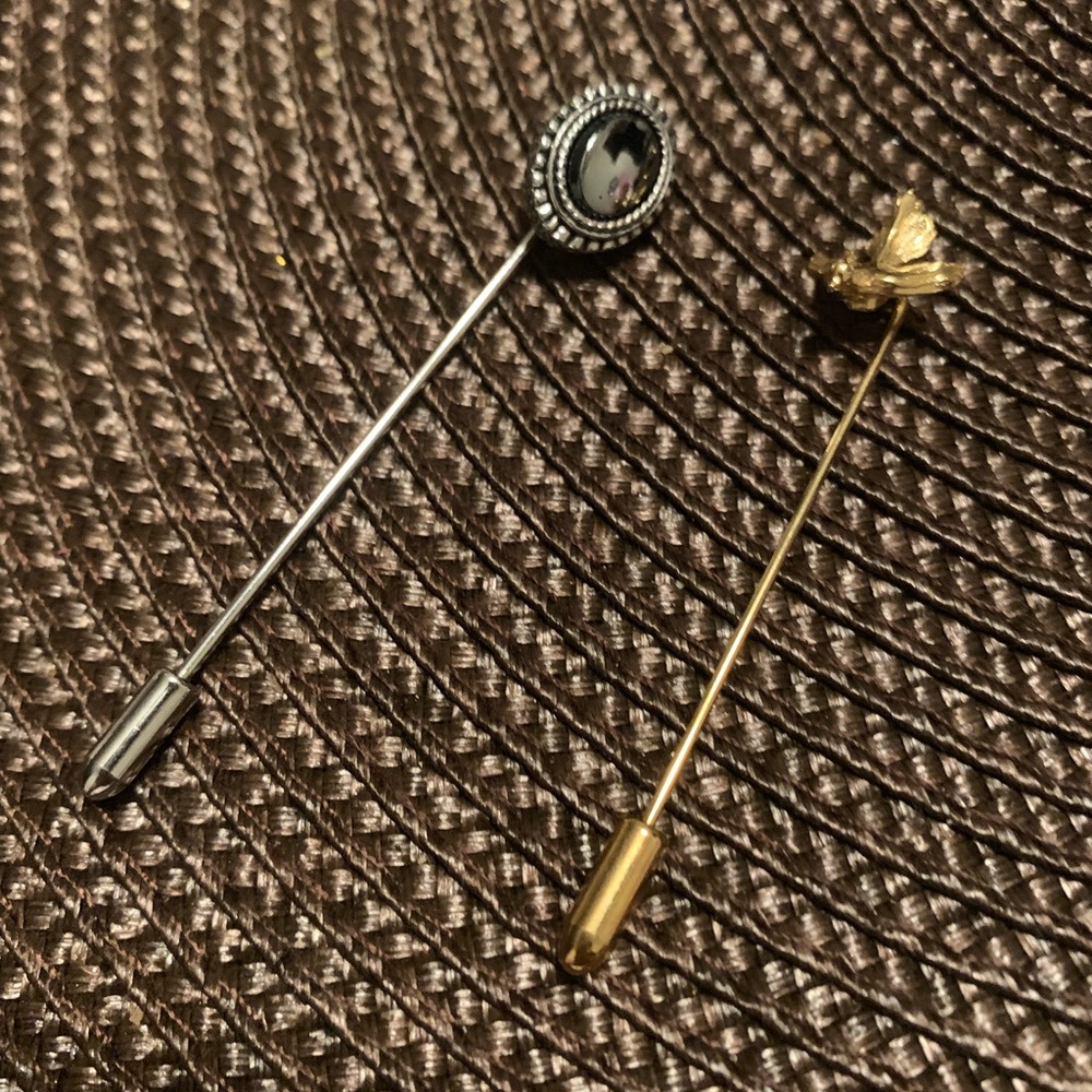 Two pieces of necktie pins❤️☝️🌹